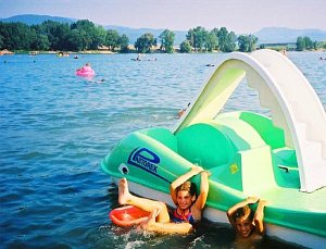 Kemp Perla pri hoteli Perla [Zväčšiť - nové okno]
