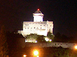 Trenčínský hrad v noci [Zväčšiť - nové okno]